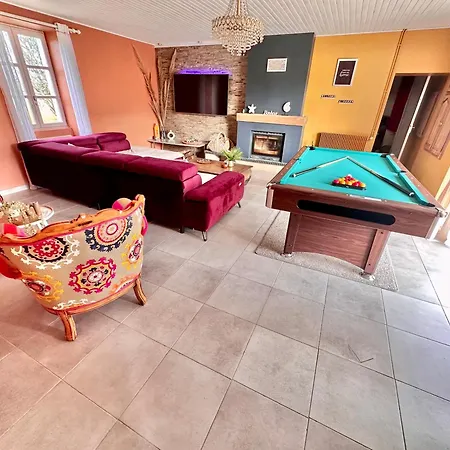 Grande Maison Familiale Bien Equipee Avec Billard * Chaunay